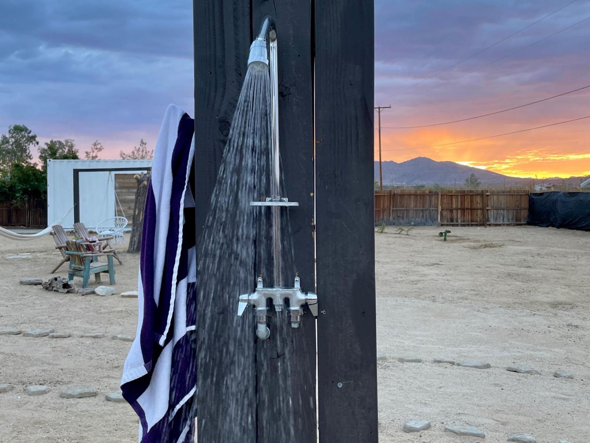 Twin Palms Desert Getaway - Jacuzzi, Fire Pit, Meditation Room & More Joshua Tree Exterior foto